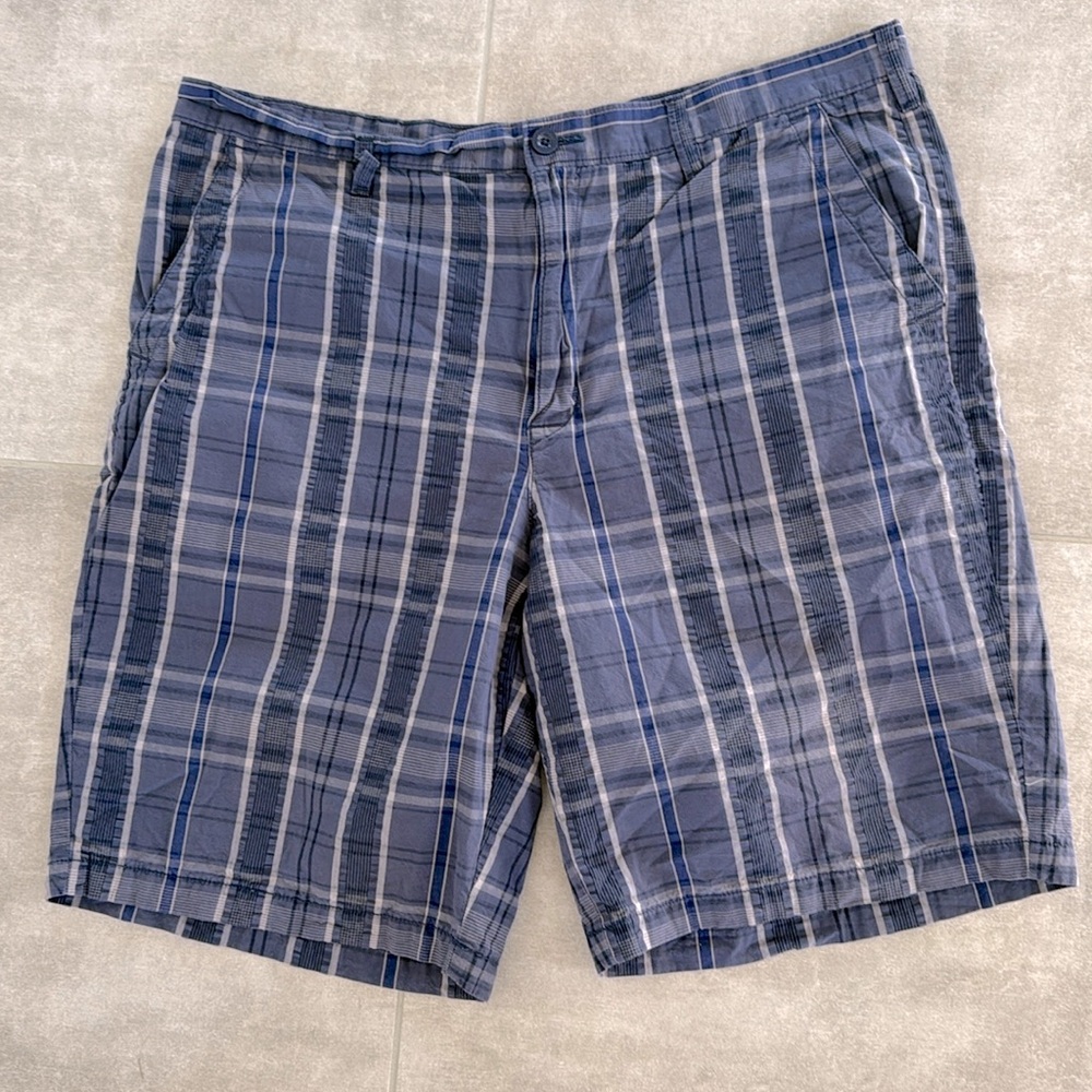 *Gently Worn* APT.9 Men's Blue Plaid 100% Cotton Lightweight Shorts - Size 40